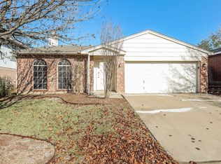 423 Blueberry Hill Ln, Mansfield, TX 76063