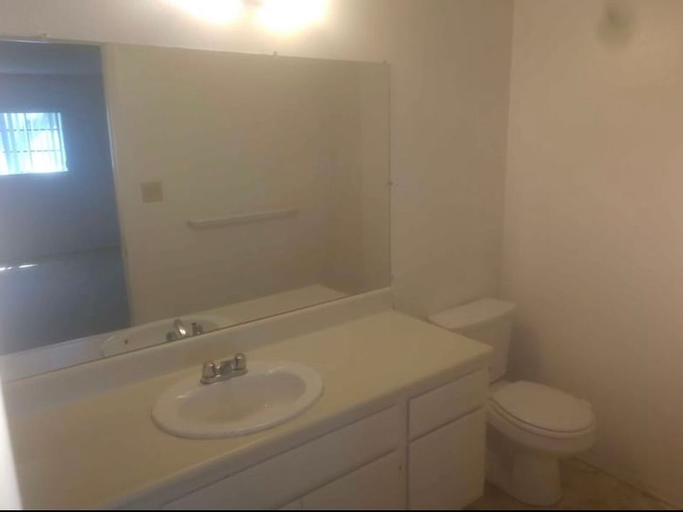 Lake Balboa Apartments 105 6434 Balboa Blvd Van Nuys CA Zillow