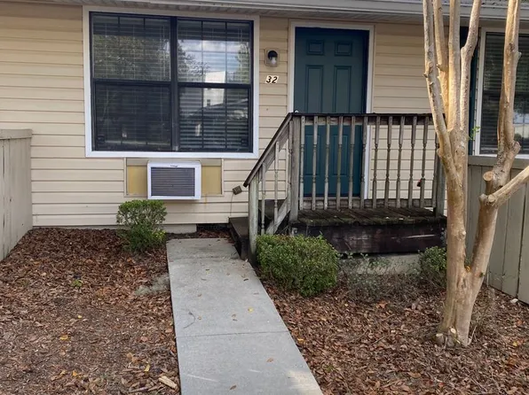 2490 SW 14th Dr APT 32, Gainesville, FL 32608