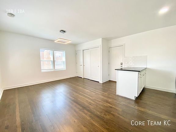 3rd image of 110 E 40th St APT 101
