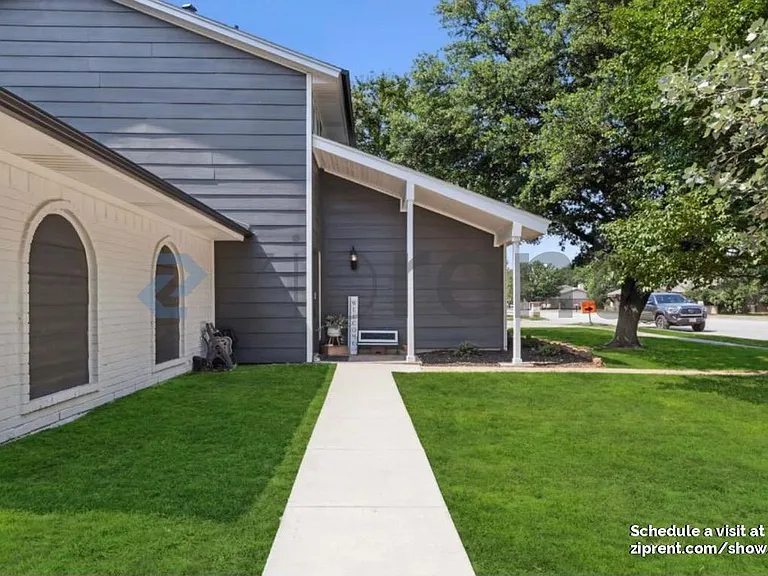 127 Hardwicke Ln — Photo 4