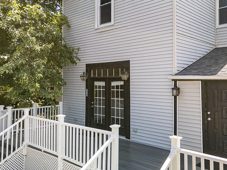 305 Main St #5 — Photo 2