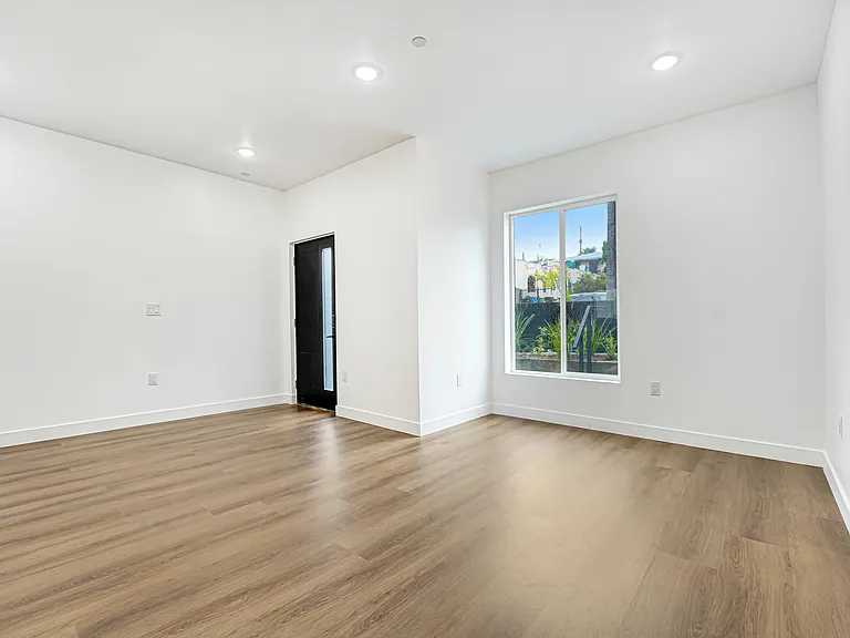5346-5350 Oakland St — Photo 45