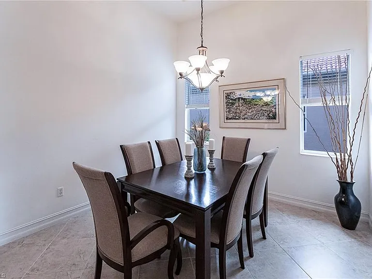 7863 Valencia Ct — Photo 17