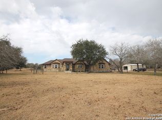1538 Meadow Gln, Adkins, TX 78101