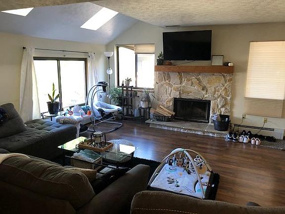 5th image of 648 Meredith Ln