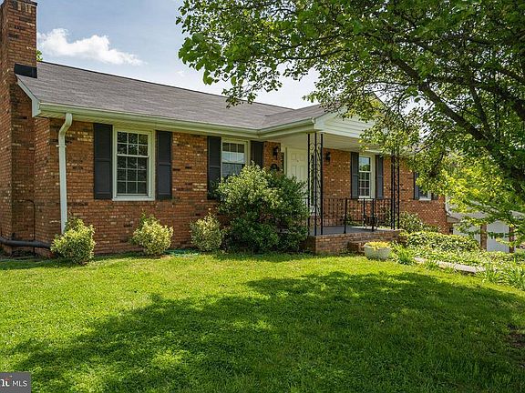 3rd image of 75 Boies Dr