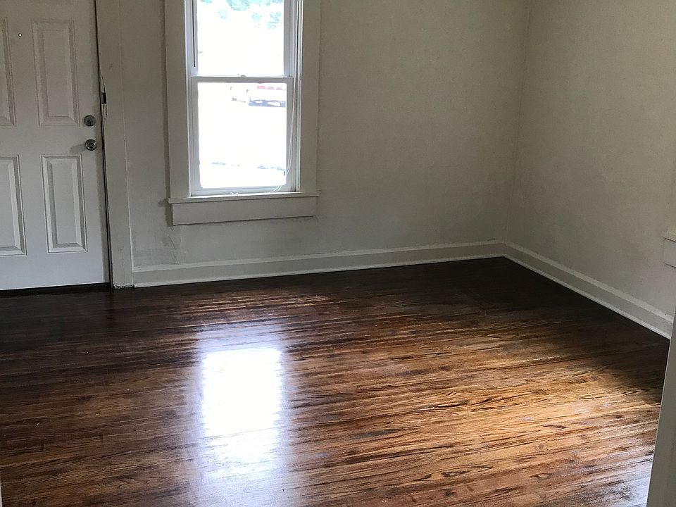 1st image of 117 E 15th St #1