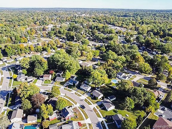 5th image of 914 North Rd