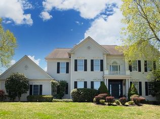 63 Ridge Rd, Green Brook, NJ 08812