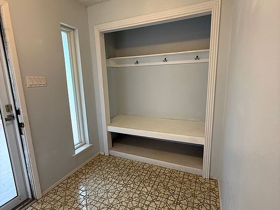 5th image of 1401 Hillcrest Dr