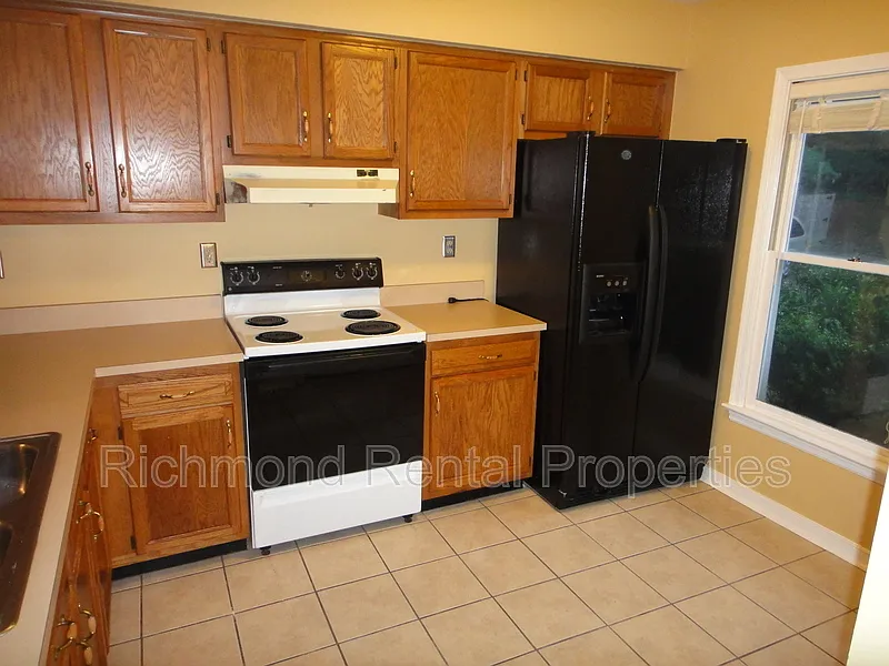2 bed, 2.5 bath, 1360 sqft, $1,695 — Photo 2