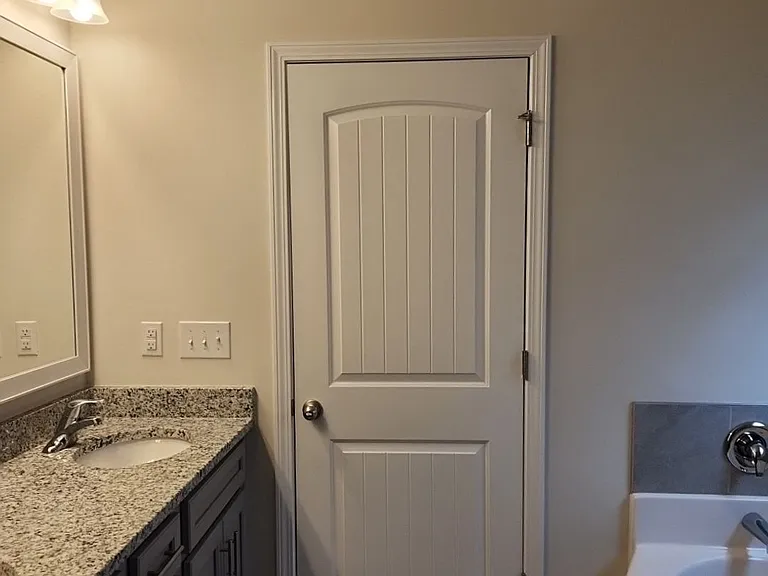 497 Hillsborough Dr — Photo 17