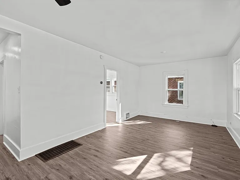 2058 S Corona St — Photo 6