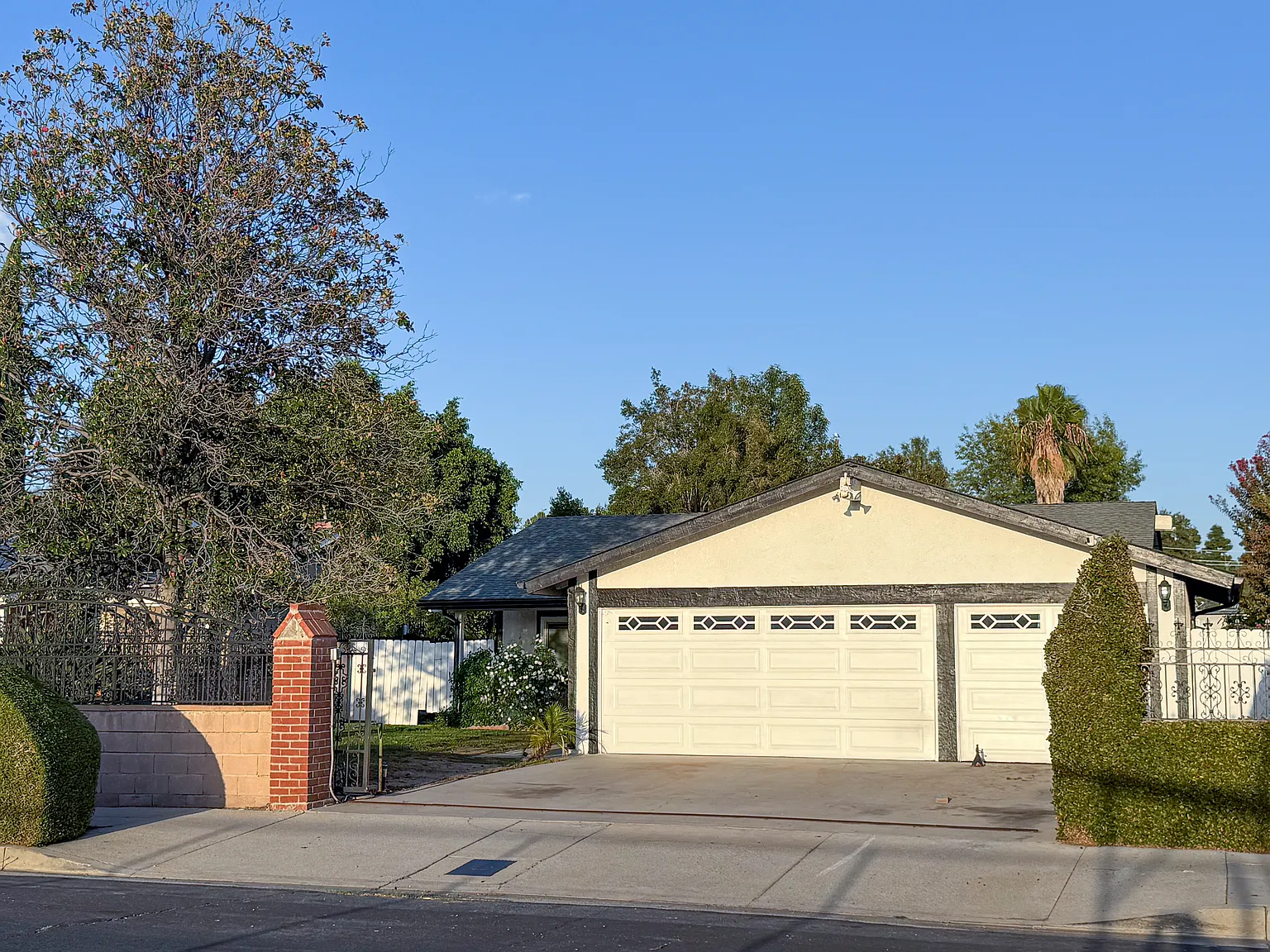 3 bed, 1304 sqft, $4,000 — Photo 1