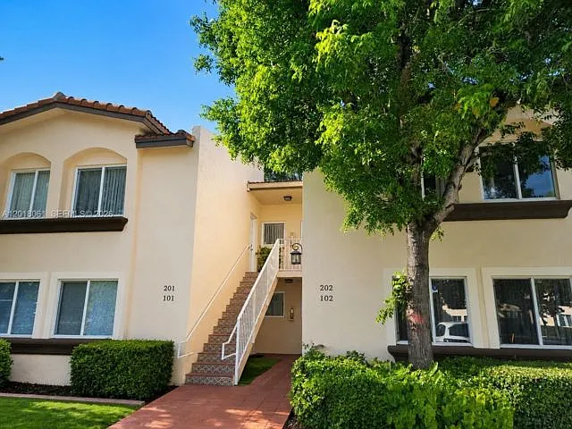 15721 SW 137th Ave #202