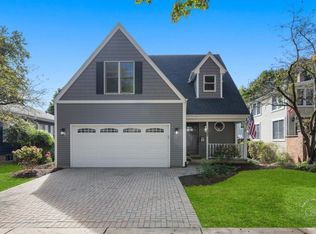 722 Center St, Geneva, IL 60134