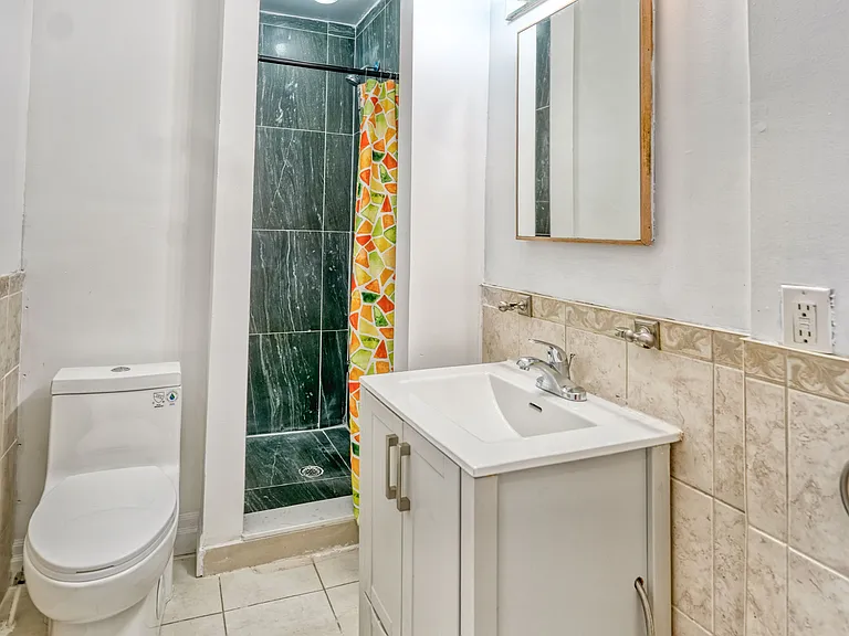 93 Mountland Dr #MAIN FLOOR — Photo 13