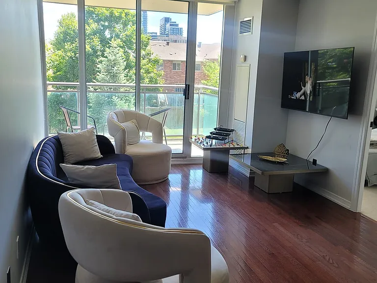 310 Red Maple Rd E #217 — Photo 4