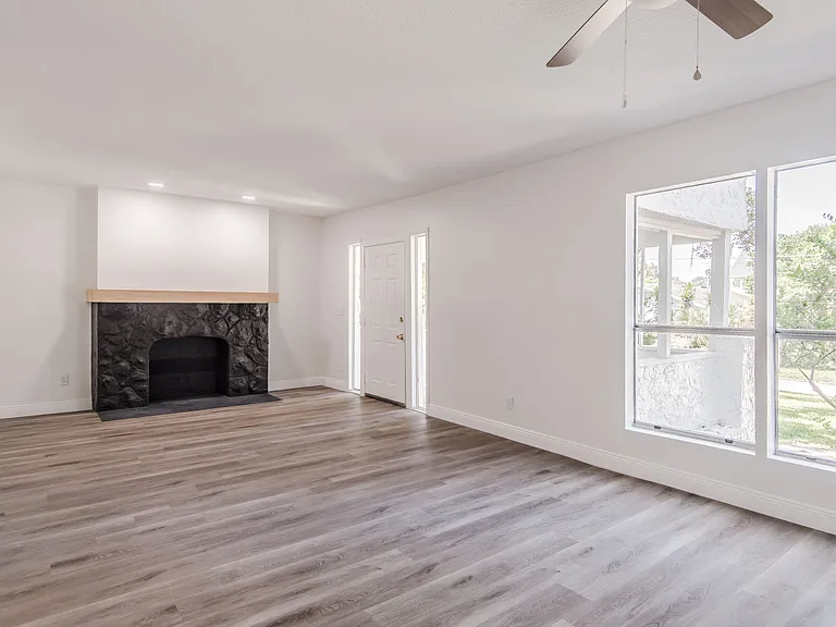 1119 S Mills Ave #A — Photo 8