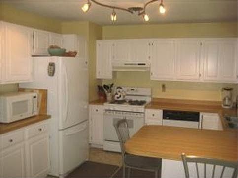 5th image of 9 N College St