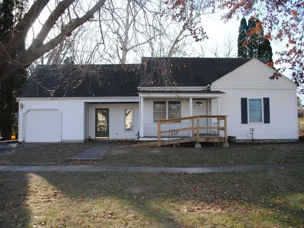 203 W 4th St, Leaf River, IL 61047