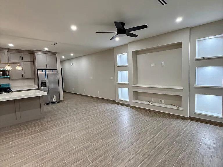 317 Avenida Del Sol #A — Photo 8