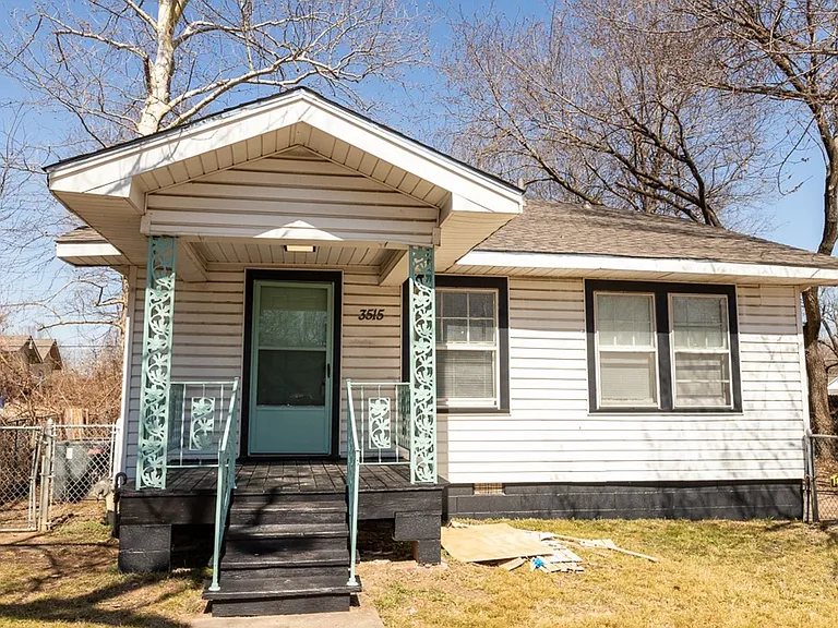 3515 E King Pl — Photo 2