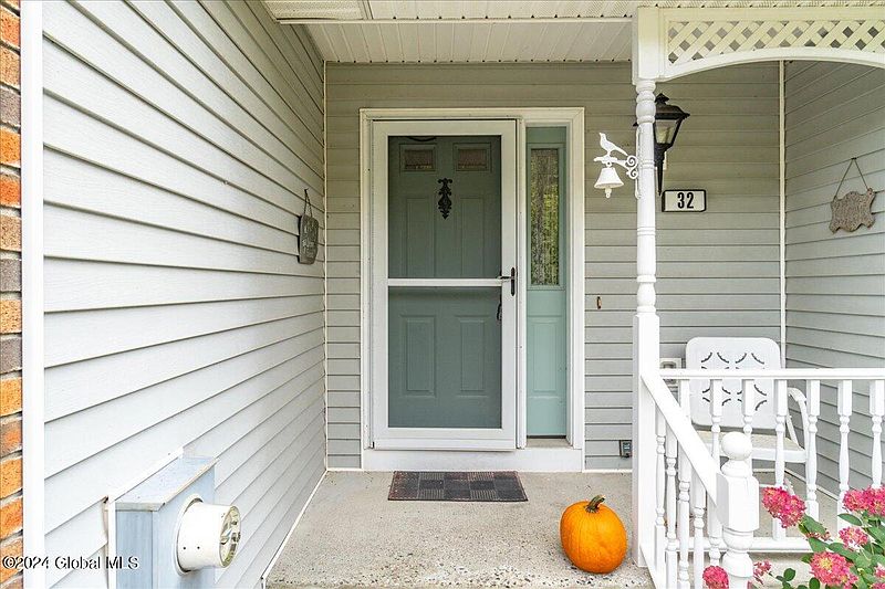 4th image of 32 Woodside Drive