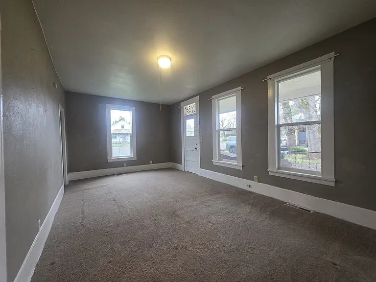 634 SW Church St — Photo 17