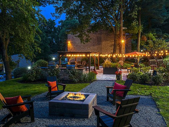 Outdoor Lounge with Fire Pit