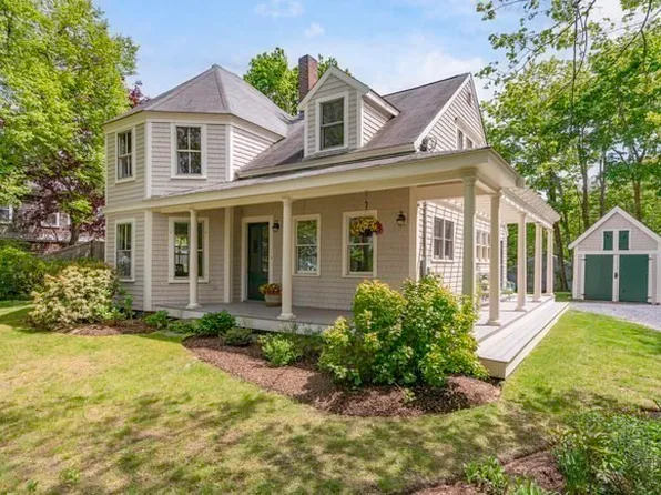 35 Chapel St, Duxbury, MA 02332