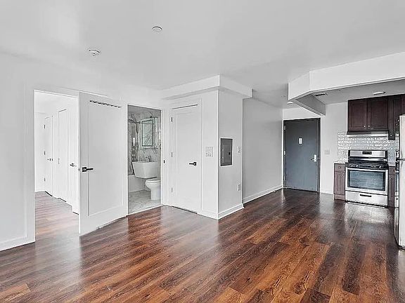 3rd image of 874 Willoughby Ave #401