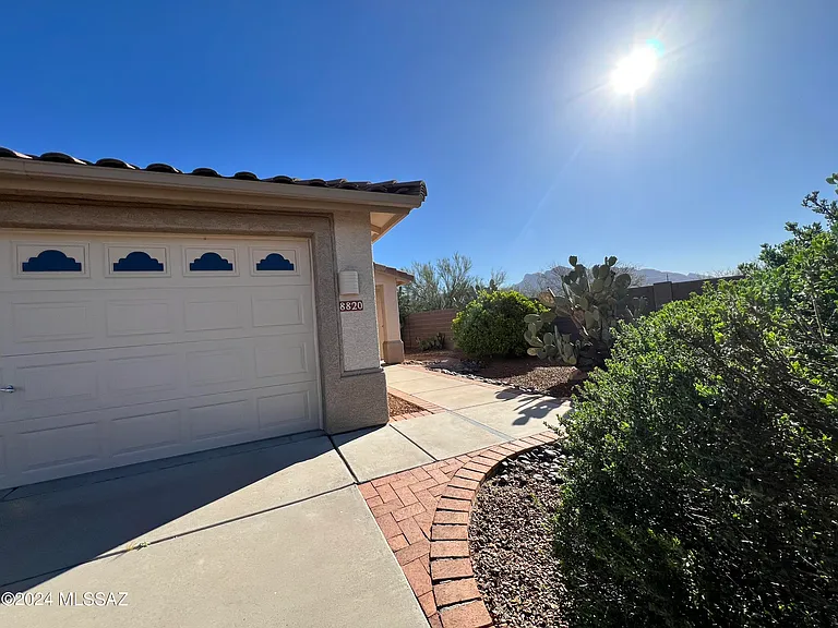 8820 N Mesquite Bluffs Pl — Photo 2