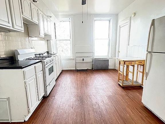 2nd image of 465 36th St