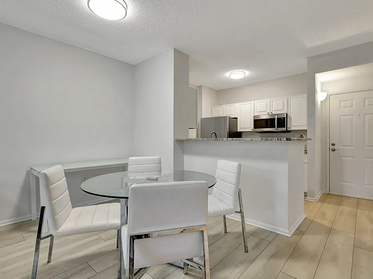 630 Sapodilla Ave #223 — Photo 9