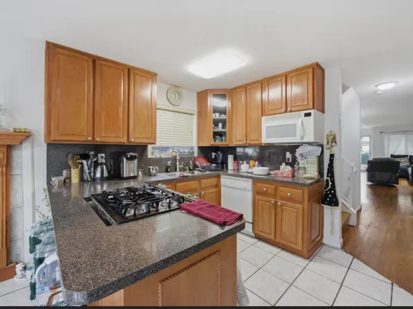 50 Bergen Beach Place image 8 of 15