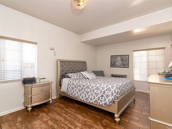 4th image of 2321 Ayers Ave