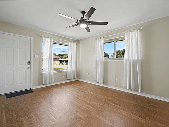 3rd image of 1157 Hesper Ave