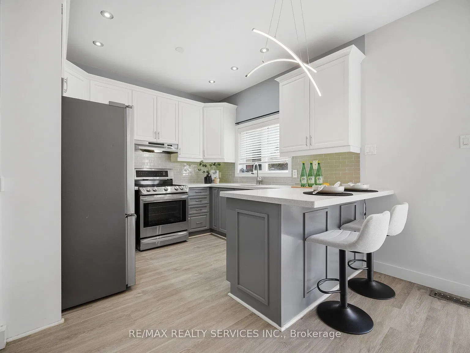 3 bed, $2,999 — Photo 2