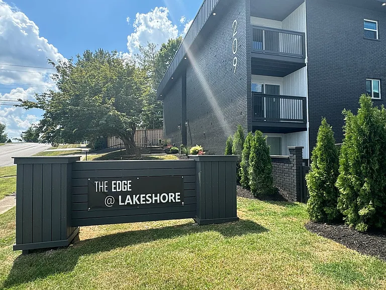 209 Lakeshore Dr — Photo 17