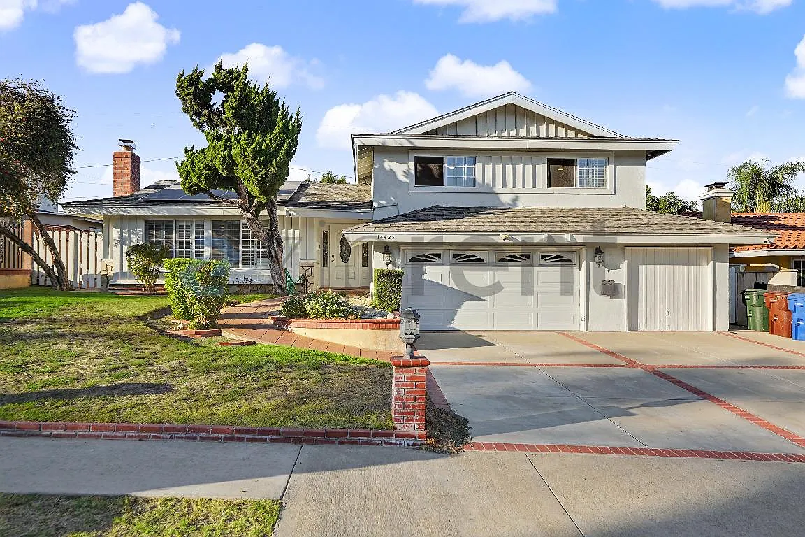 3 bed, 2.5 bath, 1826 sqft, $4,900 — Photo 1