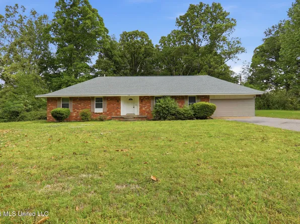 126 Colonial Dr, Hernando, MS 38632