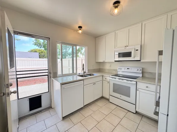 1751 Red Barn Rd, Encinitas, CA 92024