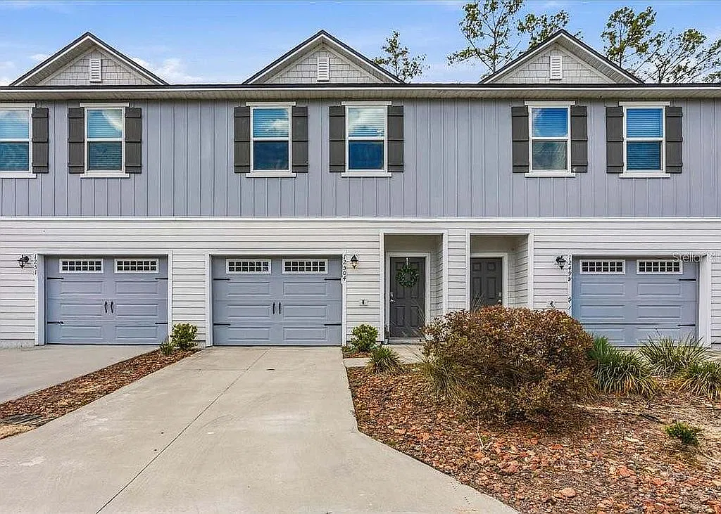 3 bed, 2.5 bath, 1635 sqft, $1,995 — Photo 1