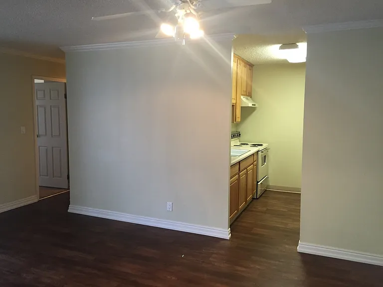 Irving Heights Apartments — Photo 43