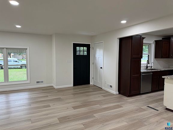 2nd image of 708 S Relanto St