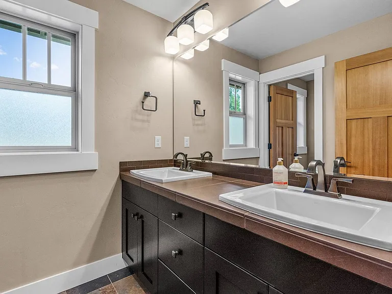 2333 NW Lolo Dr — Photo 18