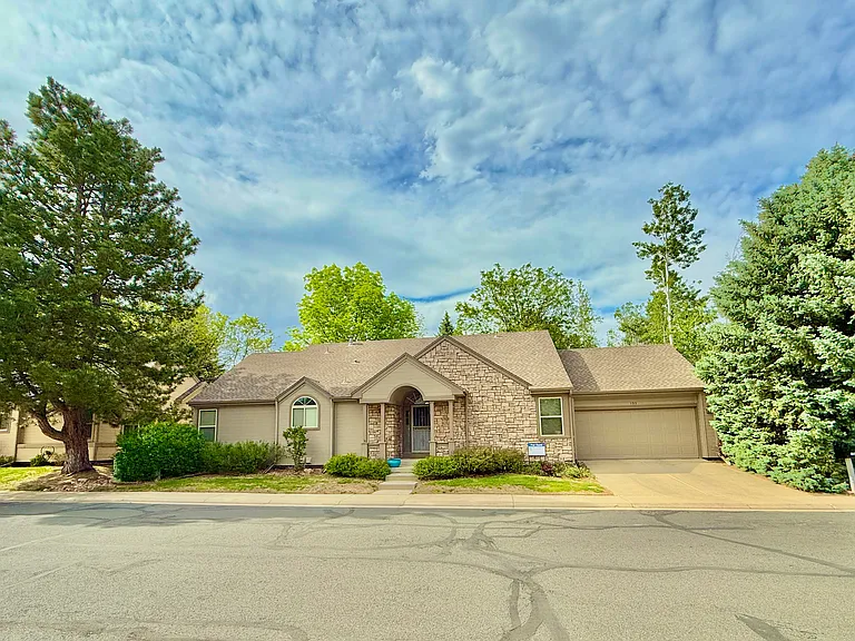 155 Fairfield Ln — Photo 1