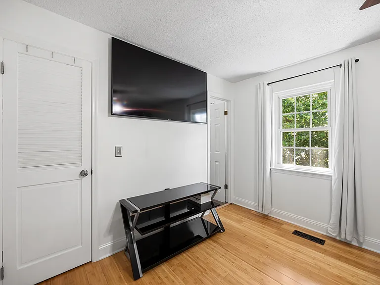 8410 Smoketree Cir — Photo 22